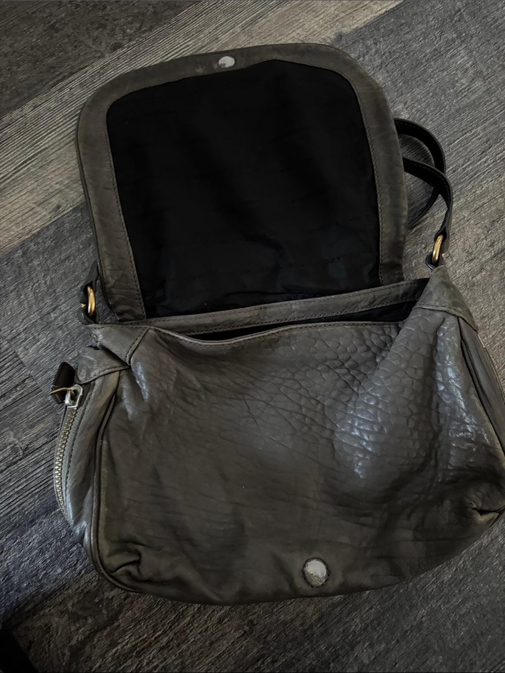 Marc By Marc Jacobs Black Textured Leather Shoulder Bag | imperfections galore - Picture 2 of 7